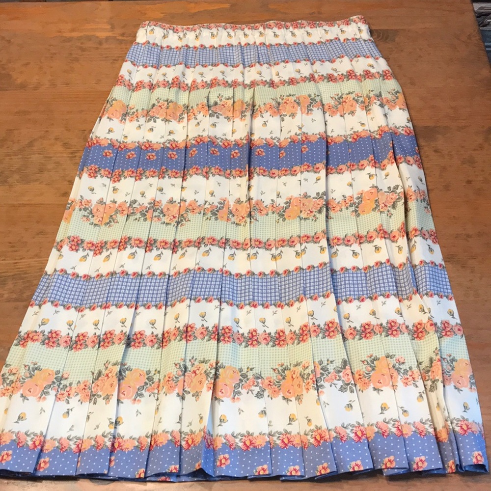 Marisa Christina midi length pleated skirt size medium